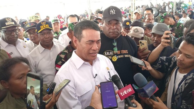 Petani Merauke Ngeluh Kesulitan BBM Solar, Amran Malah Ngaku Bahagia