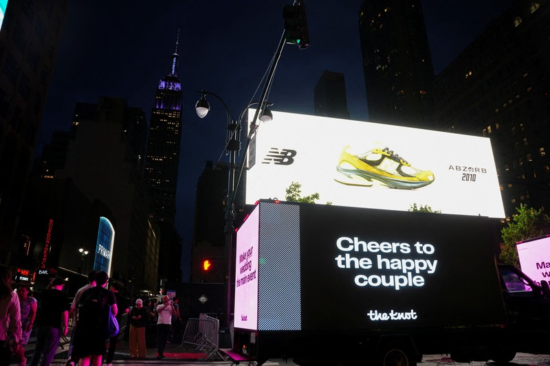 New York Police Department officers stand outside Madison Square Garden, the venue for the reported wedding celebrations of singer Taylor Swift and National Football League (NFL) player Travis Kelce, in New York, U.S., July 3, 2026.  REUTERS/Bing Guan