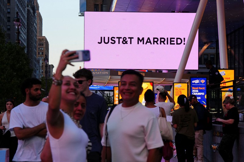 New York Police Department officers stand outside Madison Square Garden, the venue for the reported wedding celebrations of singer Taylor Swift and National Football League (NFL) player Travis Kelce, in New York, U.S., July 3, 2026.  REUTERS/Bing Guan