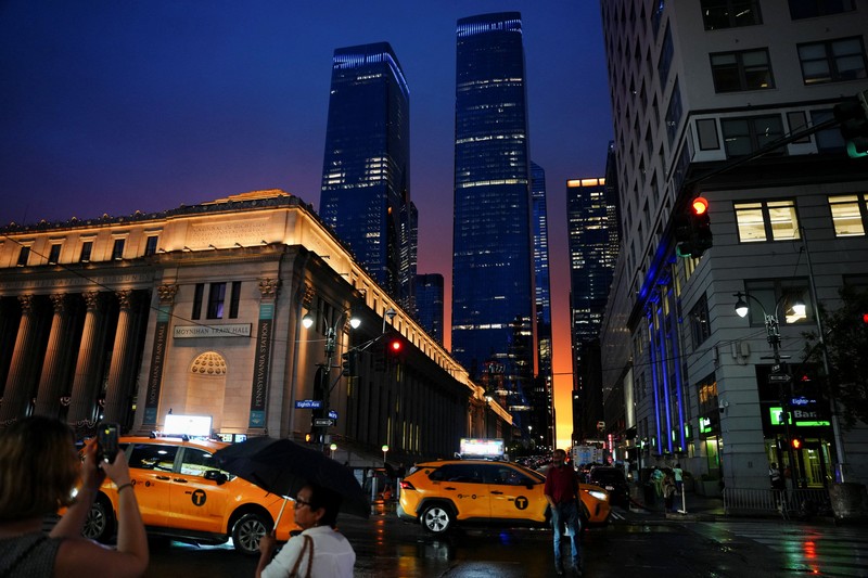 New York Police Department officers stand outside Madison Square Garden, the venue for the reported wedding celebrations of singer Taylor Swift and National Football League (NFL) player Travis Kelce, in New York, U.S., July 3, 2026.  REUTERS/Bing Guan