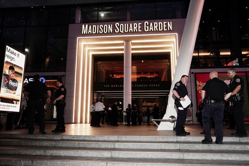 New York Police Department officers stand outside Madison Square Garden, the venue for the reported wedding celebrations of singer Taylor Swift and National Football League (NFL) player Travis Kelce, in New York, U.S., July 3, 2026.  REUTERS/Bing Guan