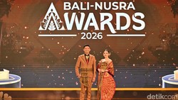 Busana Karya Inggi Kendran Jadi Pusat Perhatian di detikBali-Nusra Awards 2026
