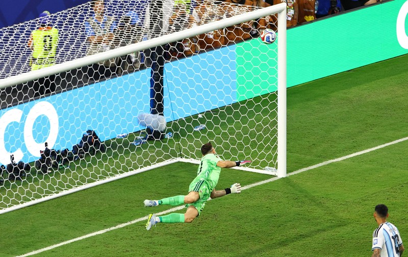 Soccer Football - FIFA World Cup 2026 - Round of 32 - Argentina v Cape Verde - Miami Stadium, Miami Gardens, Florida, U.S. - July 3, 2026 Argentina's Lionel Messi celebrates scoring their first goal with teammates REUTERS/Amanda Perobelli