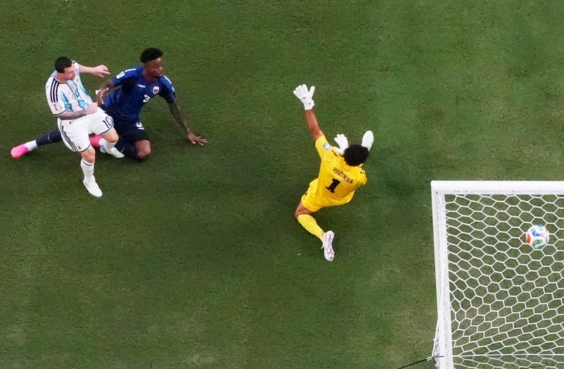 Soccer Football - FIFA World Cup 2026 - Round of 32 - Argentina v Cape Verde - Miami Stadium, Miami Gardens, Florida, U.S. - July 3, 2026 Argentina's Lionel Messi celebrates scoring their first goal with teammates REUTERS/Amanda Perobelli