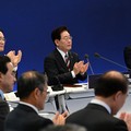 Presiden Korea Selatan Lee Jae Myung, Ketua Samsung Electronics Lee Jae-yong, dan Ketua SK Group Chey Tae-won menghadiri pengarahan yang mengumumkan tiga proyek mega pemerintah di Yeongbingwan, Gedung Biru, di Seoul, Korea Selatan, 29 Juni 2026. Kim