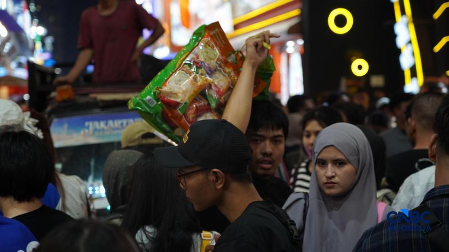 Suasana semakin ramai memenuhi Jakarta Fair Kemayoran 2026 di JIExpo Kemayoran, Jakarta Pusat, Sabtu (4/7/2026) malam.