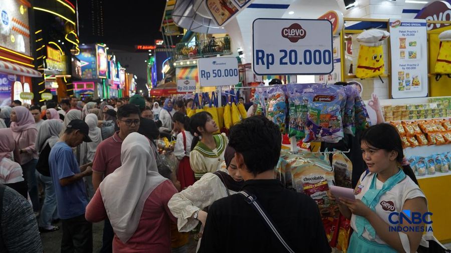Suasana semakin ramai memenuhi Jakarta Fair Kemayoran 2026 di JIExpo Kemayoran, Jakarta Pusat, Sabtu (4/7/2026) malam.