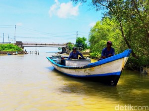 Nelayan di Pandeglang Tetap Melaut Meski Gunung Anak Krakatau Siaga 3