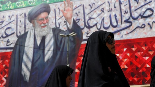 Khamenei Dimakamkan, Putra Pewaris Tahta Iran Mendadak Menghilang