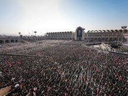Foto: Potret pelayat menghadiri pemakaman Ayatollah Ali Khamenei di Teheran, Iran, Minggu (5/7/2026). (via REUTERS/Office of the Iranian Supreme Leader)