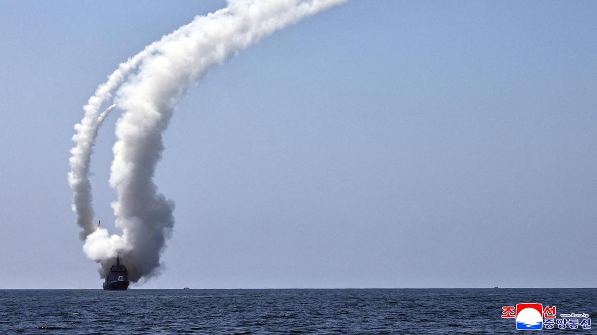 Breaking: Kim Jong Un Ngamuk, Korut Tembak Rudal ke Laut Jepang