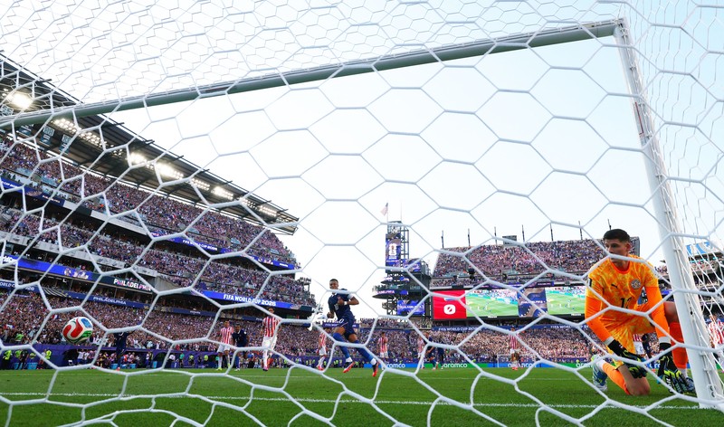 Soccer Football - FIFA World Cup 2026 - Round of 16 - Paraguay v France - Philadelphia Stadium, Philadelphia, Pennsylvania, U.S. - July 4, 2026  France's Kylian Mbappe scores their first goal from the penalty spot REUTERS/Mike Segar     TPX IMAGES OF THE DAY