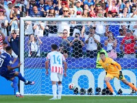 Soccer Football - FIFA World Cup 2026 - Round of 16 - Paraguay v France - Philadelphia Stadium, Philadelphia, Pennsylvania, U.S. - July 4, 2026  France's Kylian Mbappe scores their first goal from the penalty spot REUTERS/Mike Segar     TPX IMAGES OF