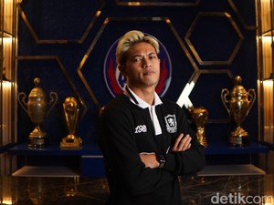 Arema FC Resmi Rekrut Alfeandra Dewangga dari Persib