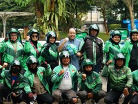 PT Bank Woori Saudara Indonesia 1906 Tbk (Bank Woori Saudara/BWS) bersama Grab Indonesia resmi memperkuat kolaborasi corporate branding melalui pelepasan simbolis armada Grab yang dilengkapi dengan branding Bank Woori Saudara di Taman Mataram, Jakart
