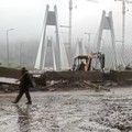 Hujan lebat di negara bagian Maharashtra, India bagian barat, telah memicu tanah longsor di jalan tol yang menghubungkan kota Mumbai dan Pune, memaksa penutupan jalan tersebut dan mengganggu lalu lintas pada hari Senin (6 Juli). (Tangkapan Layar Vide