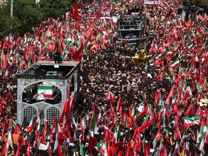 Trump Kaget Begitu Banyak Orang Hadiri Pemakaman Khamenei