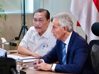 Ketua Dewan Ekonomi Nasional (DEN) Luhut Binsar Pandjaitan saat melakukan pertemuan dengan mantan Perdana Menteri Inggris, Tony Blair di Jakarta, Senin (6/7/2026). (Instagram/luhut.pandjaitan)