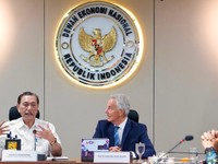Ketua Dewan Ekonomi Nasional (DEN) Luhut Binsar Pandjaitan saat melakukan pertemuan dengan mantan Perdana Menteri Inggris, Tony Blair di Jakarta, Senin (6/7/2026). (Instagram/luhut.pandjaitan)