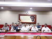 Konferensi pers Bareskrim Polri terkait kasus dugaan korupsi dan TPPU pengadaan batu bara untuk PLTU periode 2018-2026. Konferensi pers dipimpin oleh Kabareskrim Polri Komjen Pol. Syahardiantono di Jakarta, Senin (6/7/2026). (Dok. Bareskrim Polri)