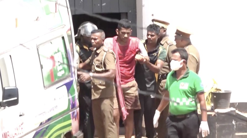 Sedikitnya 25 narapidana tewas dan sekitar 100 lainnya mengalami luka-luka akibat bentrokan antar kelompok penghuni penjara di Kota Negombo, Sri Lanka, Senin (6/7/2026).