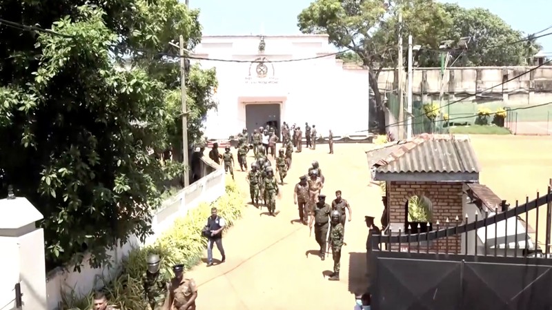Sedikitnya 25 narapidana tewas dan sekitar 100 lainnya mengalami luka-luka akibat bentrokan antar kelompok penghuni penjara di Kota Negombo, Sri Lanka, Senin (6/7/2026).