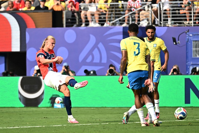 Soccer Football - FIFA World Cup 2026 - Round of 16 - Brazil v Norway - New York New Jersey Stadium, East Rutherford, New Jersey, U.S. - July 5, 2026 Brazil's Neymar Jr. looks dejected after the match as Brazil are eliminated from the World Cup REUTERS/Jeenah Moon     TPX IMAGES OF THE DAY