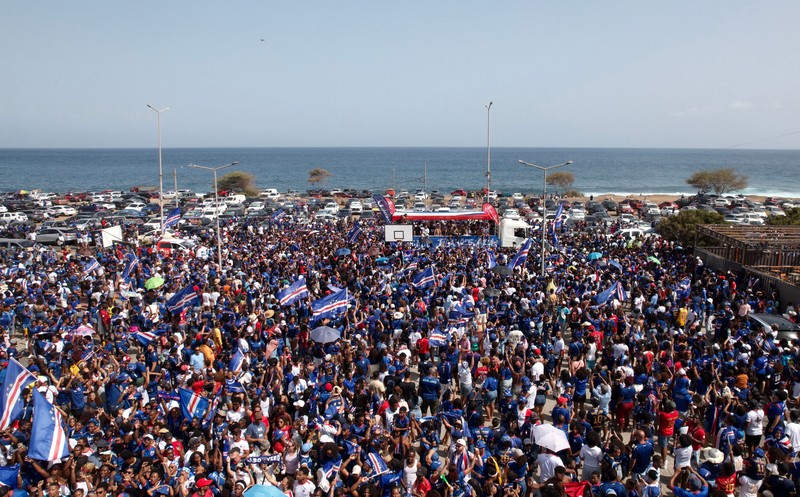 Soccer Football - FIFA World Cup 2026 - Cape Verde arrive home in Praia - Praia, Cape Verde - July 5, 2026 A drone view shows the Quebra Canela beach where Cape Verde fans gather with their national flags to welcome their players and celebrate their arrival from the United States REUTERS/Danilson Sequeira     TPX IMAGES OF THE DAY