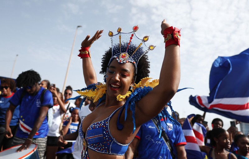 Soccer Football - FIFA World Cup 2026 - Cape Verde arrive home in Praia - Praia, Cape Verde - July 5, 2026 A drone view shows the Quebra Canela beach where Cape Verde fans gather with their national flags to welcome their players and celebrate their arrival from the United States REUTERS/Danilson Sequeira     TPX IMAGES OF THE DAY