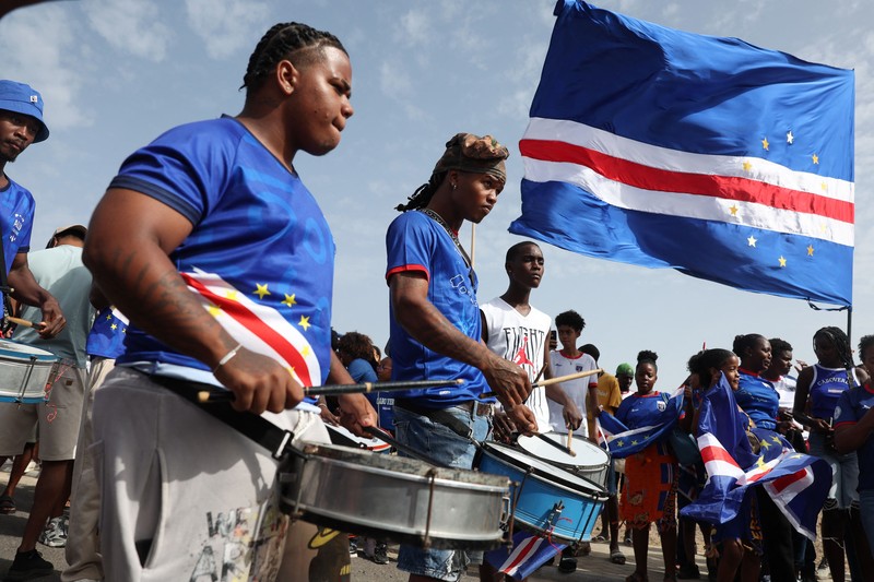 Soccer Football - FIFA World Cup 2026 - Cape Verde arrive home in Praia - Praia, Cape Verde - July 5, 2026 A drone view shows the Quebra Canela beach where Cape Verde fans gather with their national flags to welcome their players and celebrate their arrival from the United States REUTERS/Danilson Sequeira     TPX IMAGES OF THE DAY