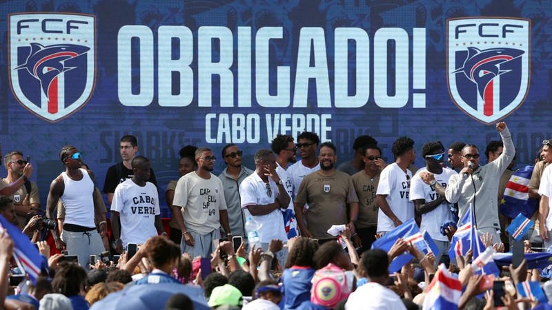 Soccer Football - FIFA World Cup 2026 - Cape Verde arrive home in Praia - Praia, Cape Verde - July 5, 2026 Cape Verde players celebrate with the crowd as they welcome the team after their arrival from the United States REUTERS/Sodiq Adelakun