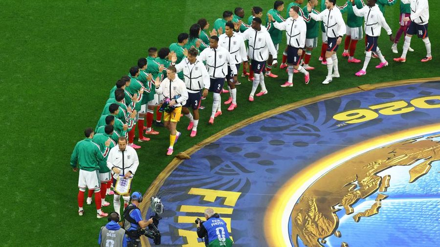 SOCCER-WORLDCUP-MEX-ENG/