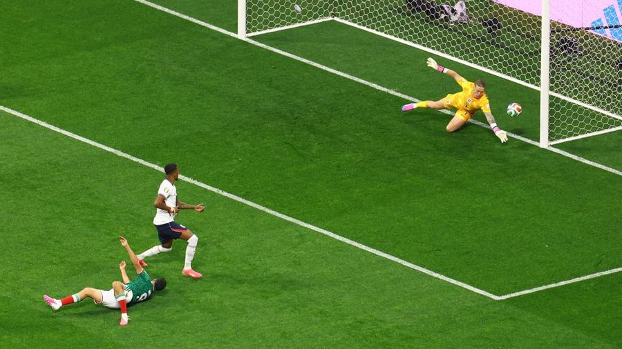 SOCCER-WORLDCUP-MEX-ENG/