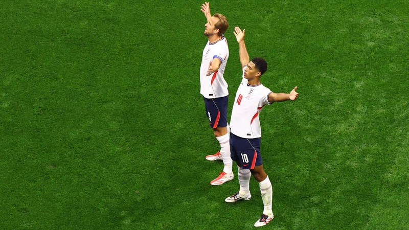 SOCCER-WORLDCUP-MEX-ENG/