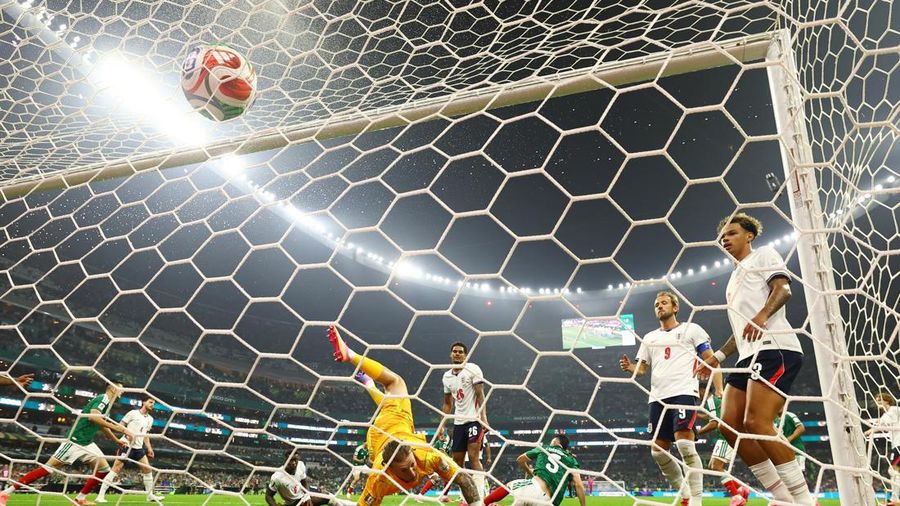 SOCCER-WORLDCUP-MEX-ENG/