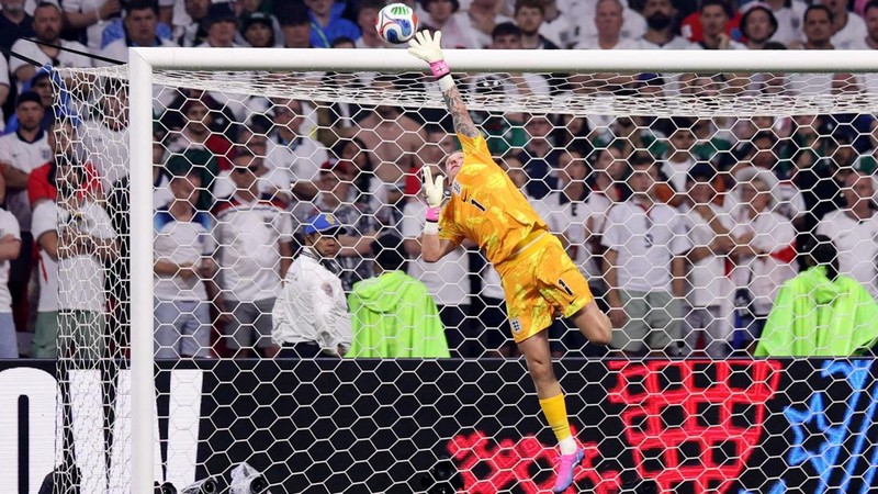 SOCCER-WORLDCUP-MEX-ENG/