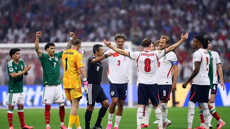 Soccer Football - FIFA World Cup 2026 - Round of 16 - Mexico v England - Estadio Azteca, Mexico City, Mexico - July 5, 2026 England's Jarell Quansah is shown a red card by referee Alireza Faghani after a VAR review REUTERS/Eloisa Sanchez