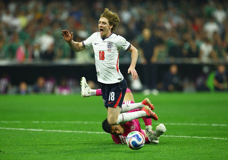 Soccer Football - FIFA World Cup 2026 - Round of 16 - Mexico v England - Estadio Azteca, Mexico City, Mexico - July 5, 2026 England's players celebrate after the match as England qualify for the quarter finals of the World Cup REUTERS/Henry Romero