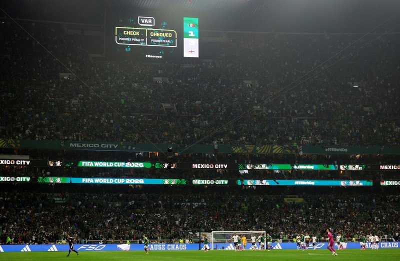 Soccer Football - FIFA World Cup 2026 - Round of 16 - Mexico v England - Estadio Azteca, Mexico City, Mexico - July 5, 2026 England's players celebrate after the match as England qualify for the quarter finals of the World Cup REUTERS/Henry Romero