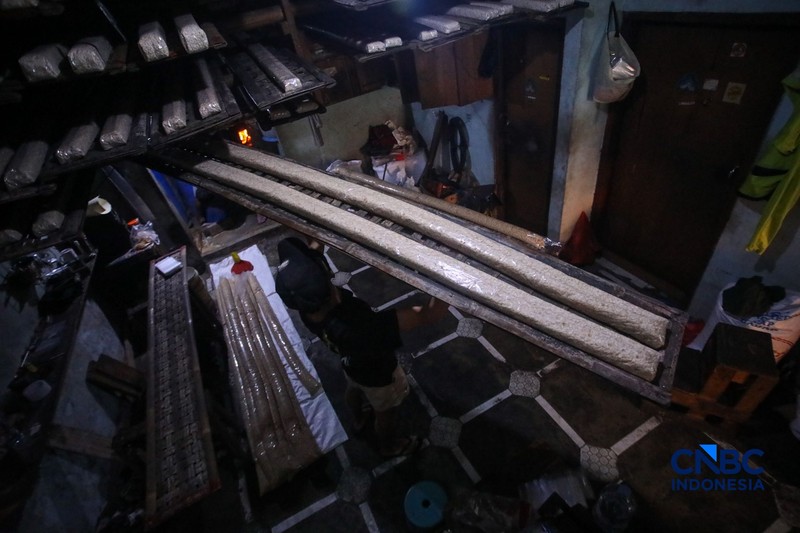 Suasana aktivitas perajin tempe di Kampung Tempe, Sunter Jaya, Jakarta, Senin (6/7/2026). (CNBC Indonesia/Faisal Rahman)