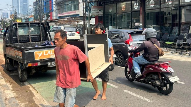 Bukan Cuma di Resto, Fenomena Perusahaan Irit Karyawan Terjadi di Sini