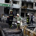 Rescuers assist residents as they evacuate an apartment building, which was heavily damaged during Russian missile and drone strikes, amid Russia's attack on Ukraine, in Kyiv, Ukraine, July 6, 2026. REUTERS/Valentyn Ogirenko