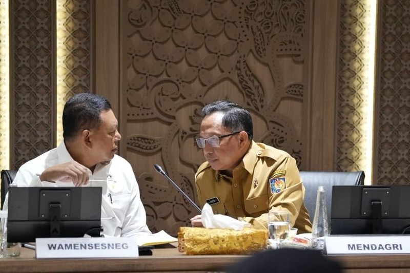 Wakil Ketua DPR Sufmi Dasco Ahmad saat memimpin Rapat Koordinasi dengan pemerintah membahas rumusan terkait Peraturan Presiden yang akan memberikan perlindungan terhadap ekosistem transportasi online di ruang rapat pimpinan Gedung Nusantara III Senayan Jakarta, Senin (6/7/2026). (Instagram/sufmi_dasco)