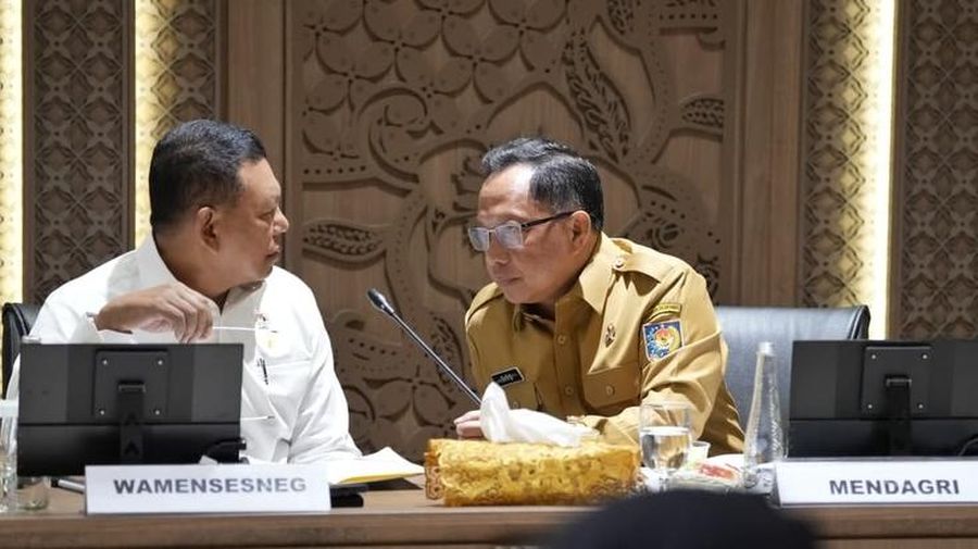 Wakil Ketua DPR Sufmi Dasco Ahmad saat memimpin Rapat Koordinasi dengan pemerintah membahas rumusan terkait Peraturan Presiden yang akan memberikan perlindungan terhadap ekosistem transportasi online di ruang rapat pimpinan Gedung Nusantara III Senayan Jakarta, Senin (6/7/2026).