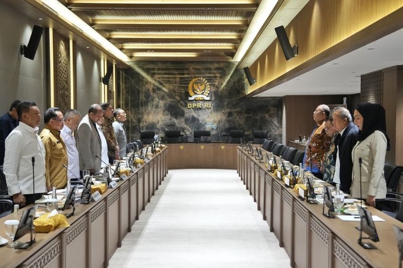 Wakil Ketua DPR Sufmi Dasco Ahmad saat memimpin Rapat Koordinasi dengan pemerintah membahas rumusan terkait Peraturan Presiden yang akan memberikan perlindungan terhadap ekosistem transportasi online di ruang rapat pimpinan Gedung Nusantara III Senayan Jakarta, Senin (6/7/2026). (Instagram/sufmi_dasco)