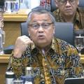 Gubernur Bank Indonesia, Perry Warjiyo saat mengikuti rapat kerja dengan Banggar DPR RI di Komplek Parlemen, Jakarta, Selasa (7/7/2026). (Tangkapan Layar Youtube/TVR Parlemen)