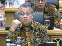 Gubernur Bank Indonesia, Perry Warjiyo saat mengikuti rapat kerja dengan Banggar DPR RI di Komplek Parlemen, Jakarta, Selasa (7/7/2026). (Tangkapan Layar Youtube/TVR Parlemen)