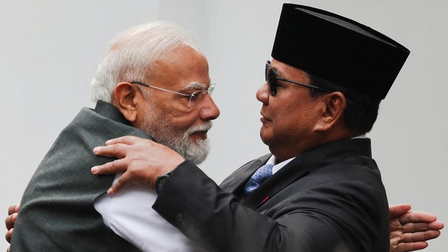 Foto: Perdana Menteri Republik India Narendra Modi (kiri) dan Presiden Republik Indonesia Prabowo Subianto. (REUTERS/Willy Kurniawan)