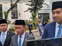 (Kiri-Kanan) Menteri Kependudukan dan Pembangunan Keluarga (Mendukbangga)/Kepala BKKBN, Wihaji, Menteri ESDM, Bahlil Lahadalia dan Menteri PKP, Maruarar Sirait saat menyampaikan keterangan kepada media di Istana Merdeka, Jakarta, Selasa (7/7/2026). (