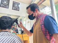 Pangkas Rambut di kawasan Mampang Prapatan pada Selasa (7/7/2026) (Dok Istimewa)